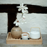 Tray with characteristic grating